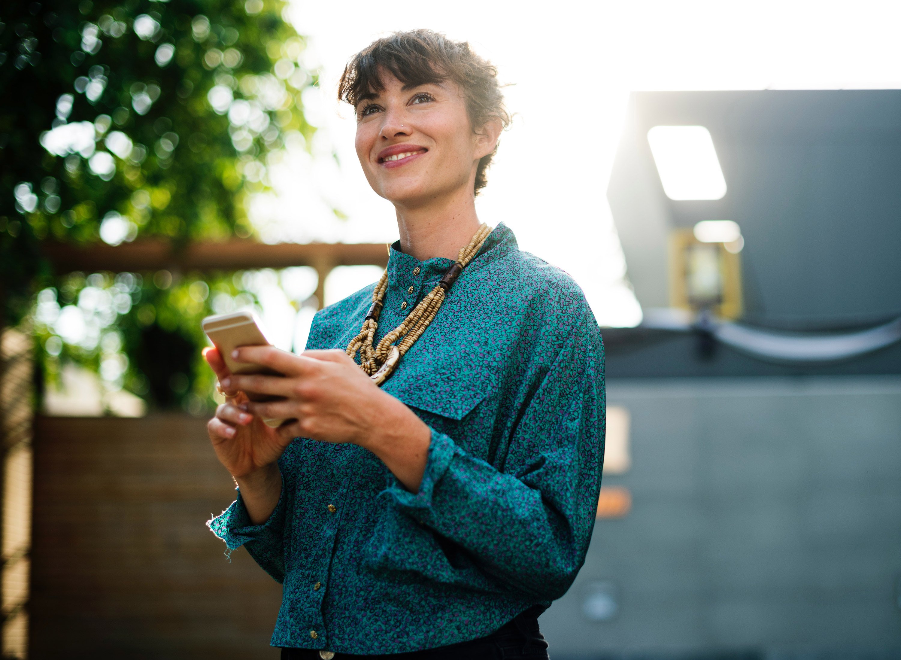 Frau mit Smartphone