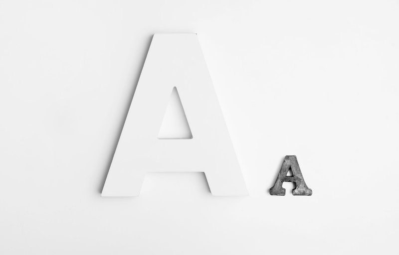Zwei Mal Buchstabe A in verschiedenen Größen